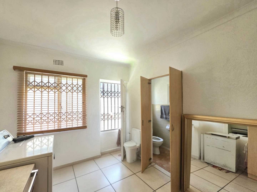 5 Bedroom Property for Sale in Plattekloof Western Cape